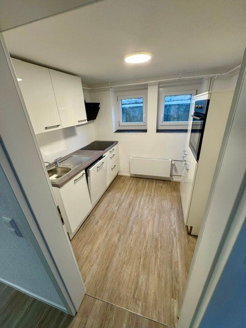 2-Zi.-Wohnung-ERBBAU-Souterrain- ,EBK -Komplett Saniert- Erbbauzins monatlich ca. 23.-€