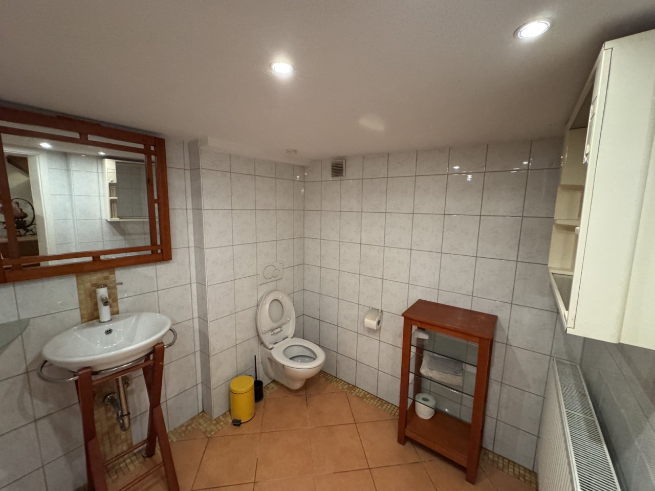 Bad-WC der Einliegerwohnung im Untergeschoss