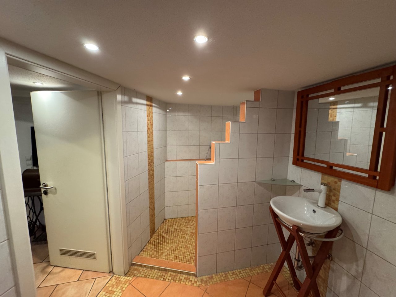 Duschbereich der Einliegerwohnung im Untergeschoss