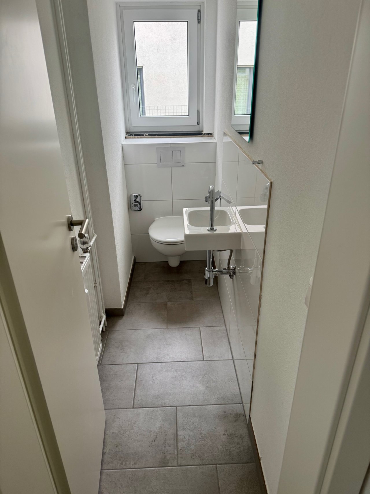 Ausgelagertes Gäste WC mit Fenster